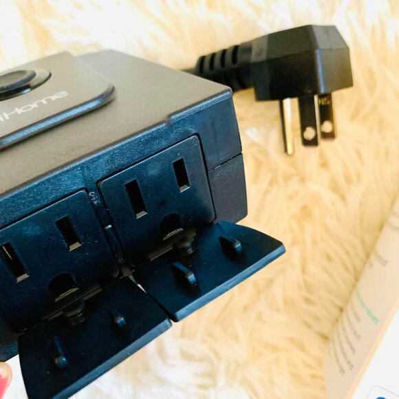 iHome Flow Smart Outdoor Weather Resistant Wi-Fi Plug 2 Smart Outlet - Picture 3 of 6